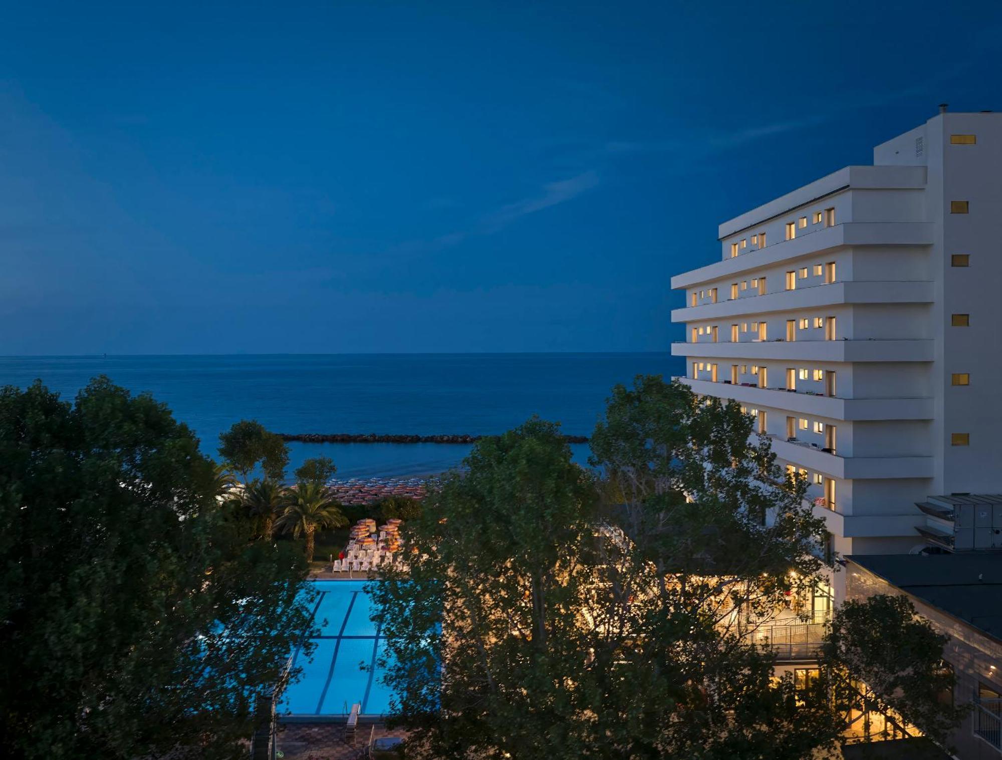 Serena Majestic Residence Montesilvano Marina Eksteriør billede